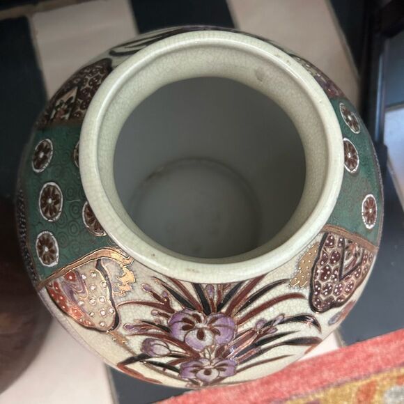 Vintage Japanese Green and white ceramic cookie jar vase with gold accents 13" - Picture 10 of 16